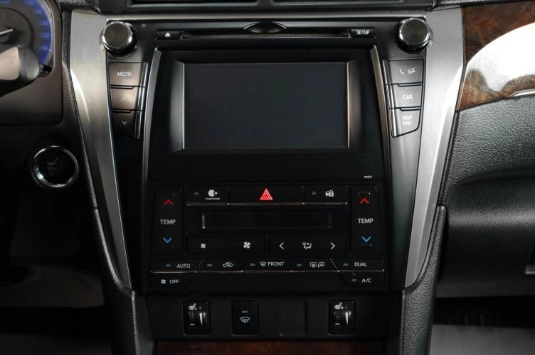 Toyota Camry 16 из 19