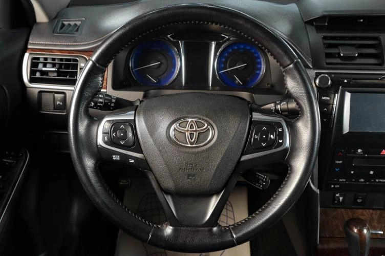 Toyota Camry 13 из 19