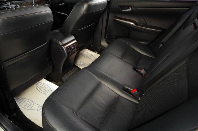 Toyota Camry 8 из 19