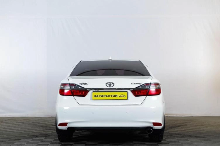 Toyota Camry 5 из 6