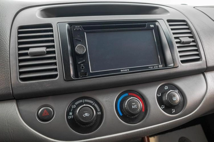 Toyota Camry 18 из 25