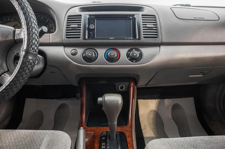 Toyota Camry 17 из 25