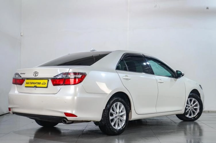 Toyota Camry 6 из 6