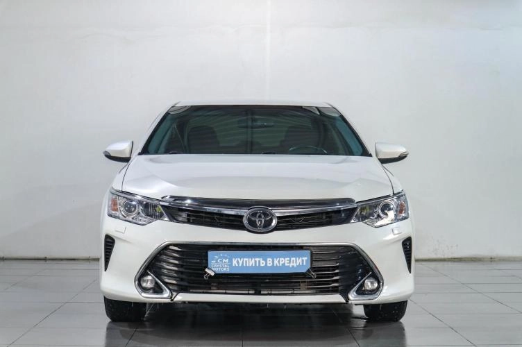 Toyota Camry 2 из 6