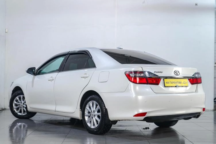 Toyota Camry 4 из 6