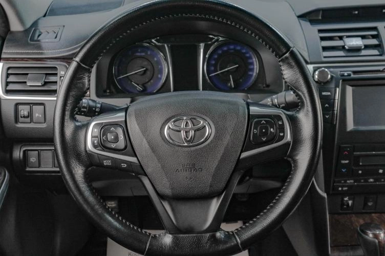 Toyota Camry 13 из 21