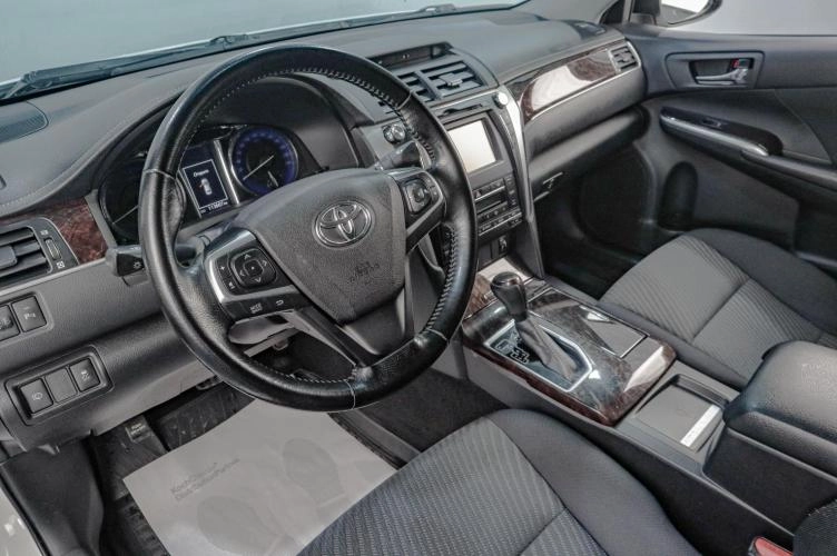Toyota Camry 7 из 21
