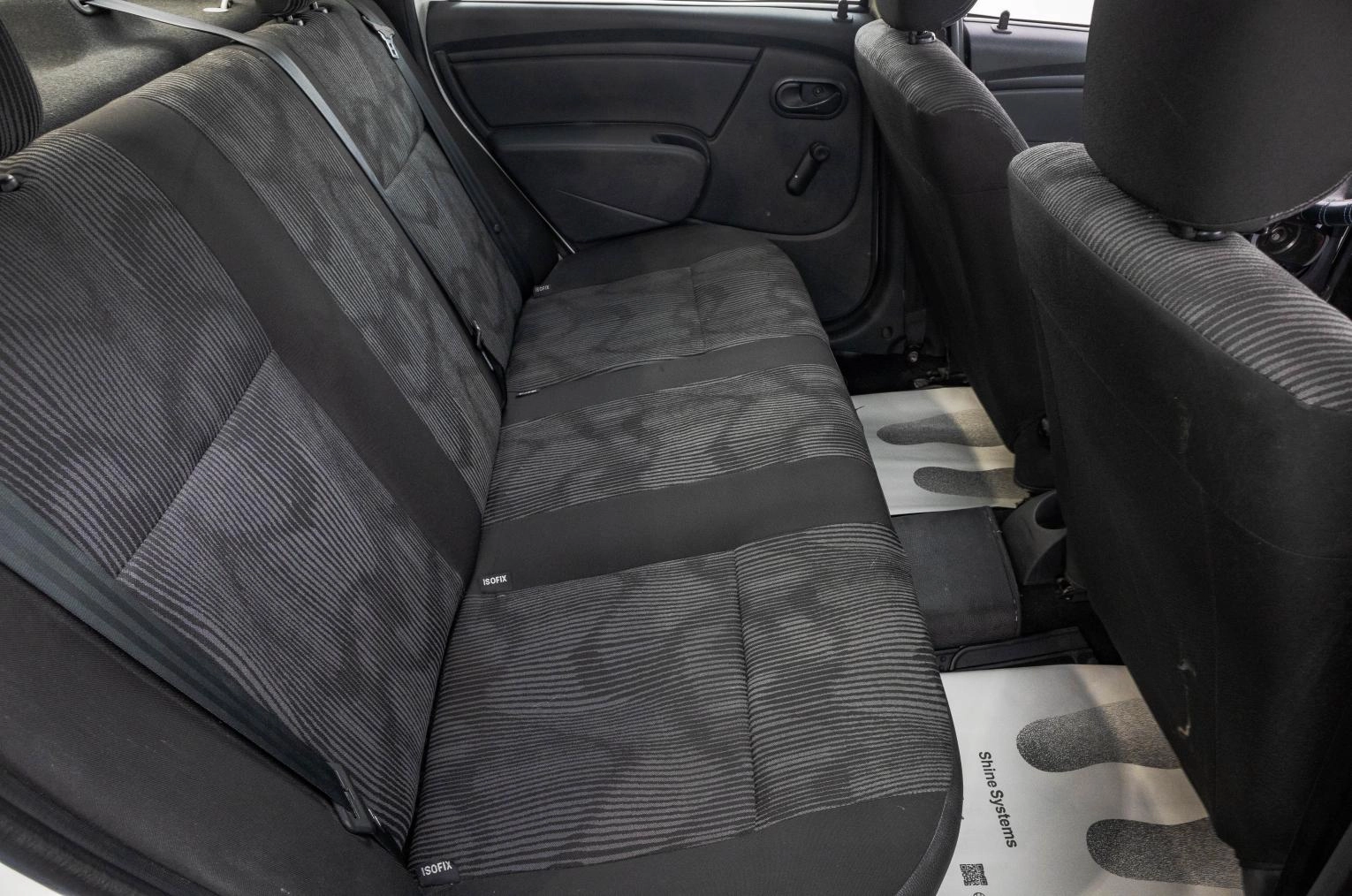 Renault Logan 22 из 23