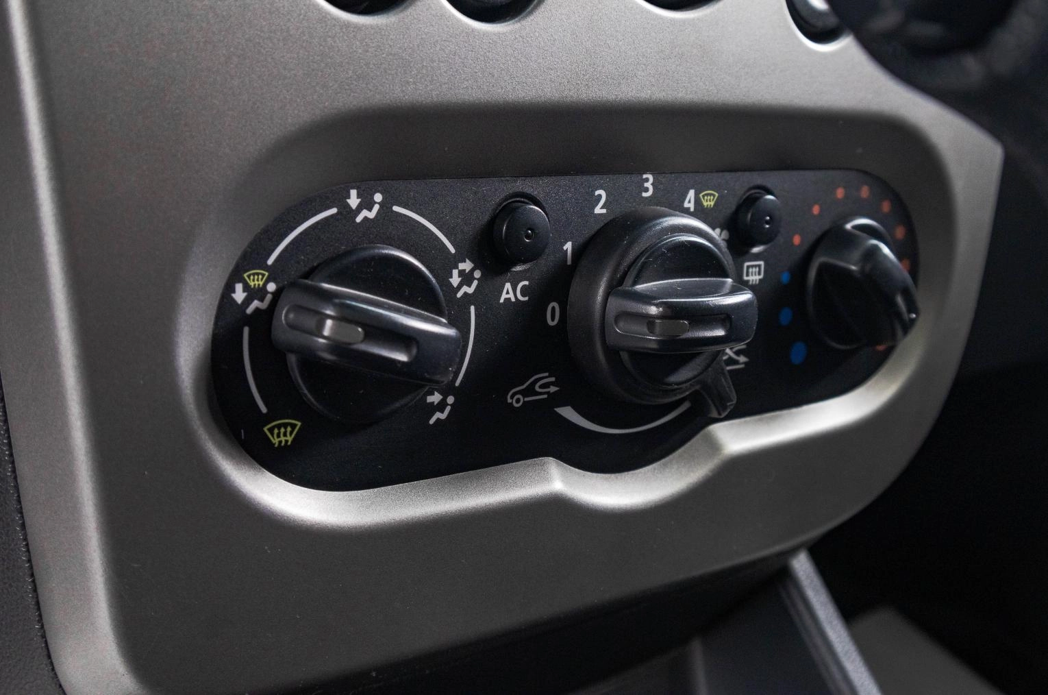 Renault Logan 17 из 23