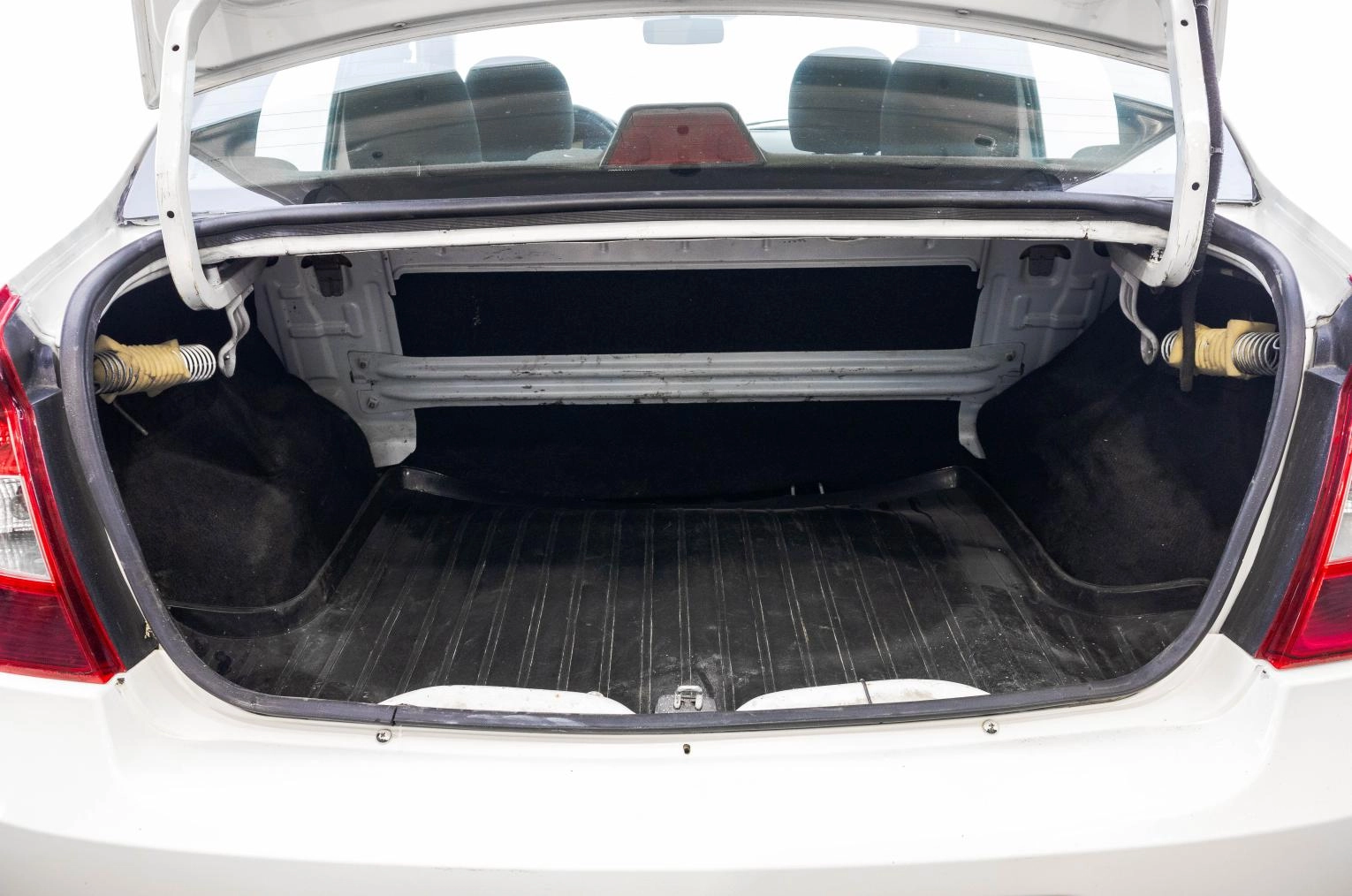 Renault Logan 23 из 23