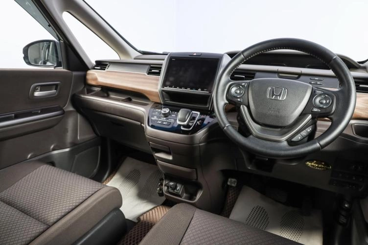 Honda Freed 9 из 18