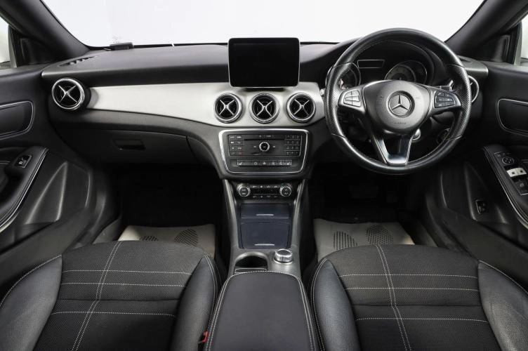 Mercedes-Benz CLA-класс 13 из 19