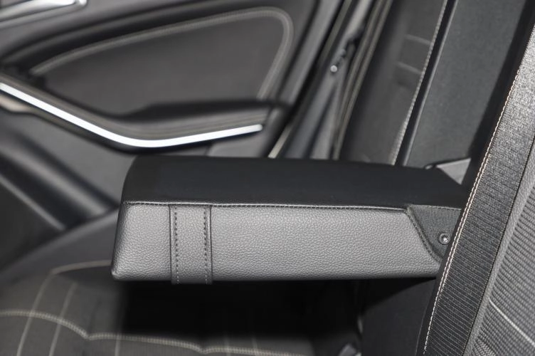 Mercedes-Benz CLA-класс 18 из 19