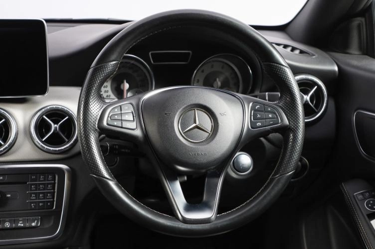 Mercedes-Benz CLA-класс 10 из 19