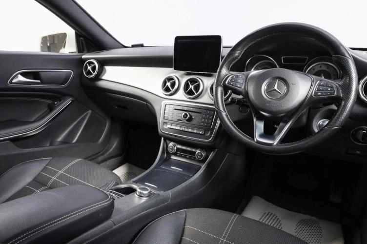 Mercedes-Benz CLA-класс 9 из 19