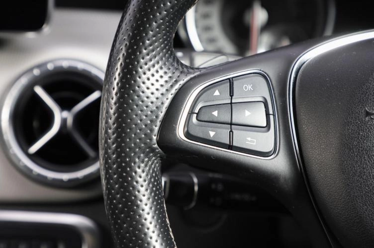 Mercedes-Benz CLA-класс 11 из 19