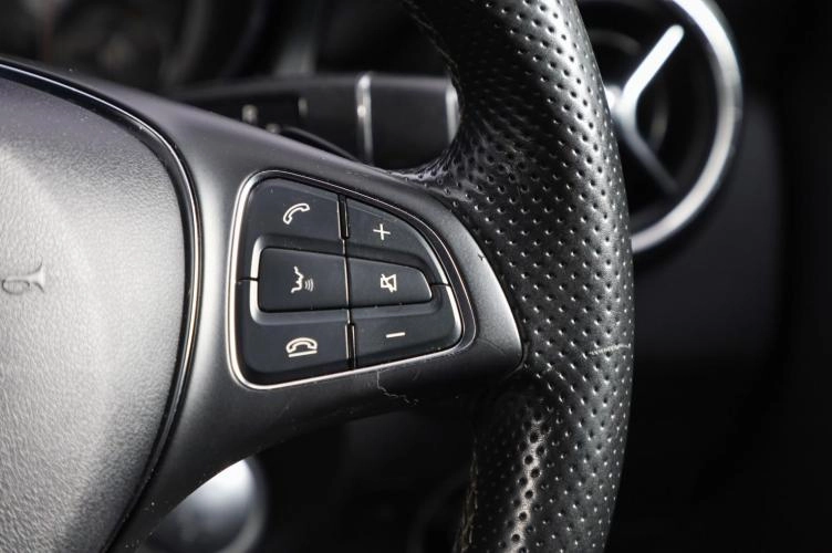 Mercedes-Benz CLA-класс 12 из 19