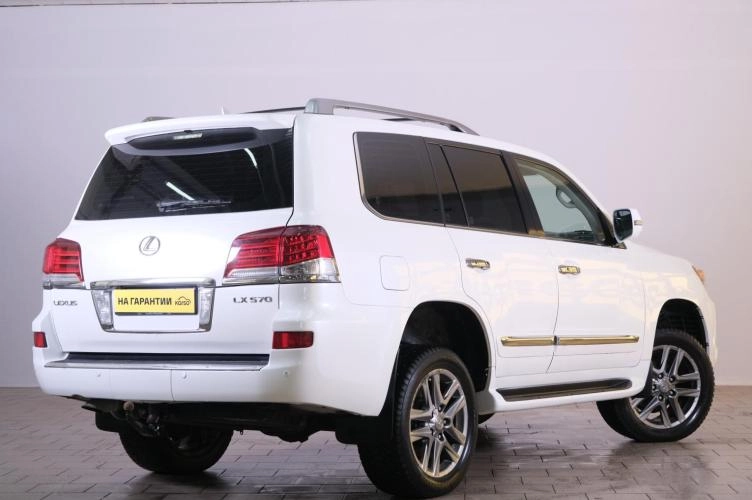 Lexus LX 6 из 6