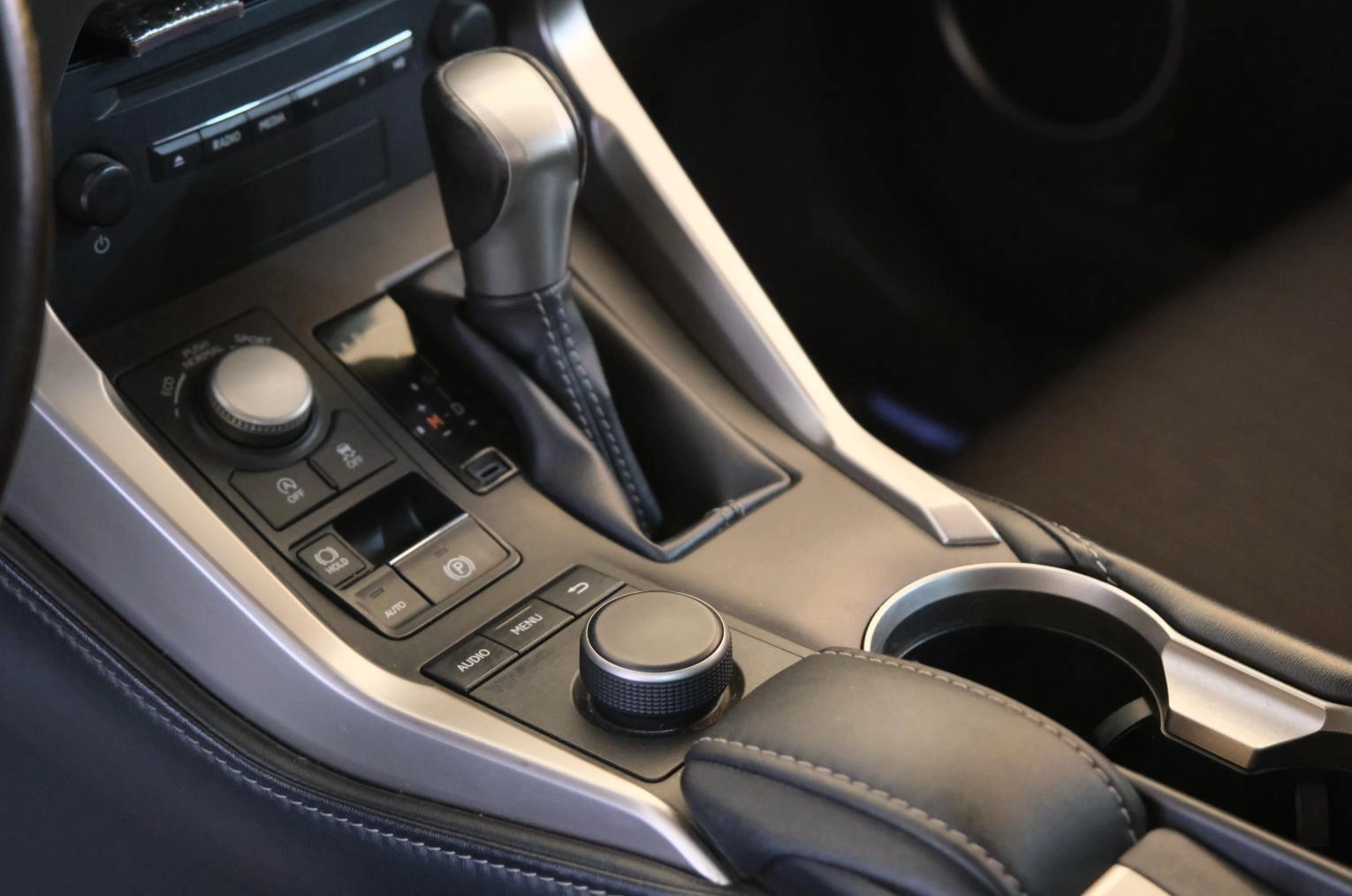 Lexus NX 13 из 19