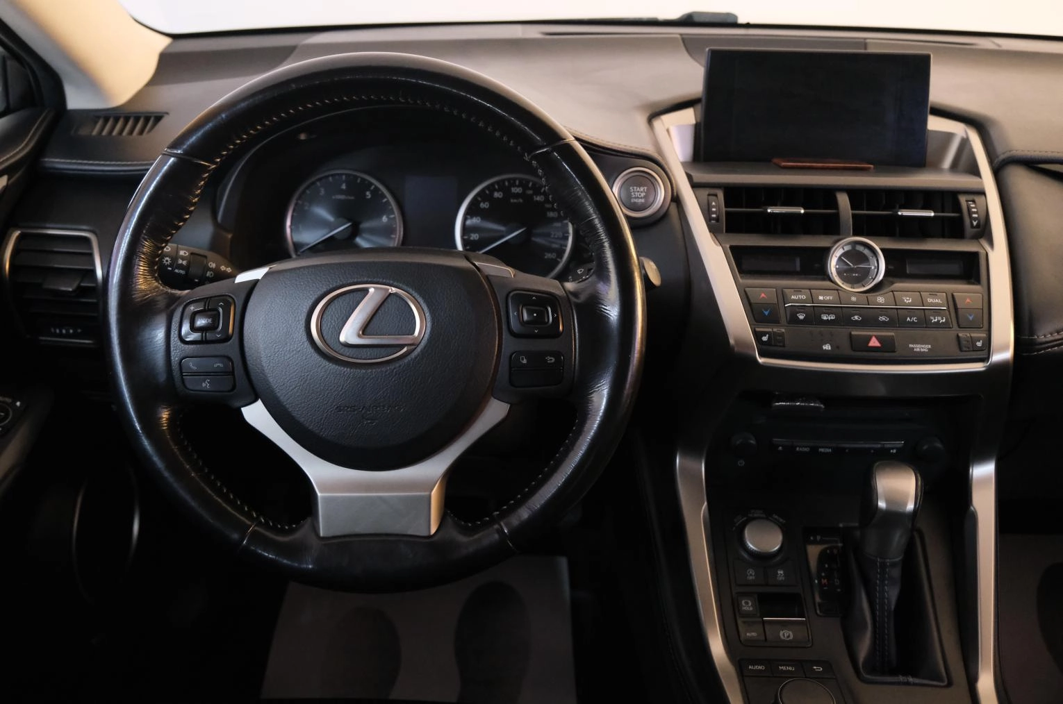 Lexus NX 10 из 19