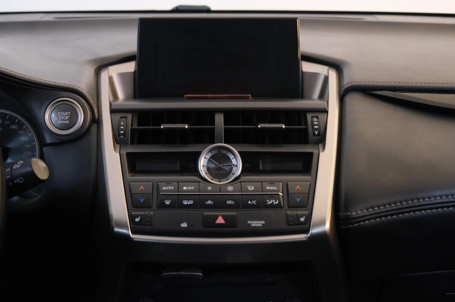 Lexus NX 12 из 19