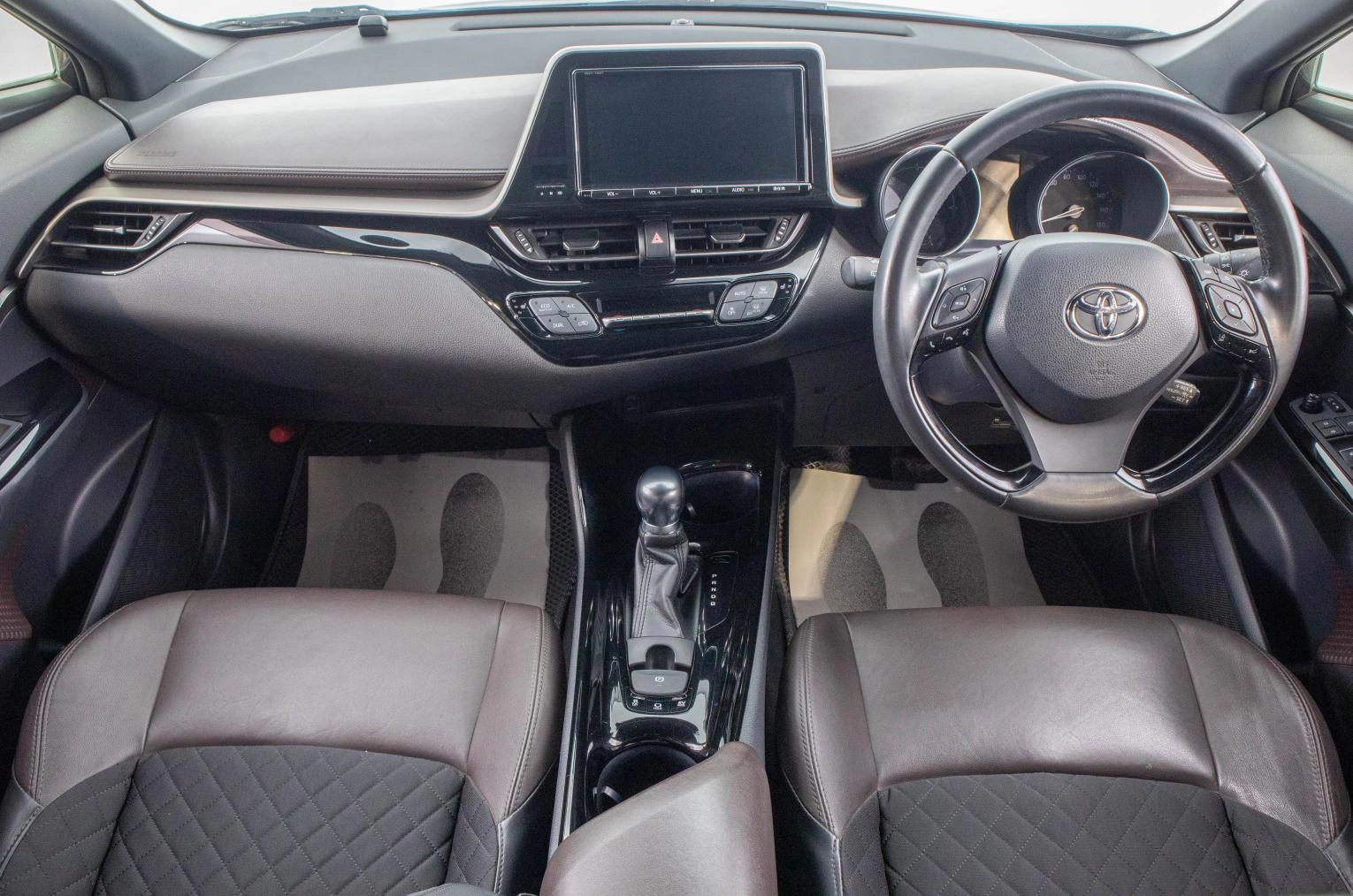 Toyota C-HR 10 из 28