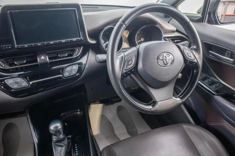 Toyota C-HR 18 из 28
