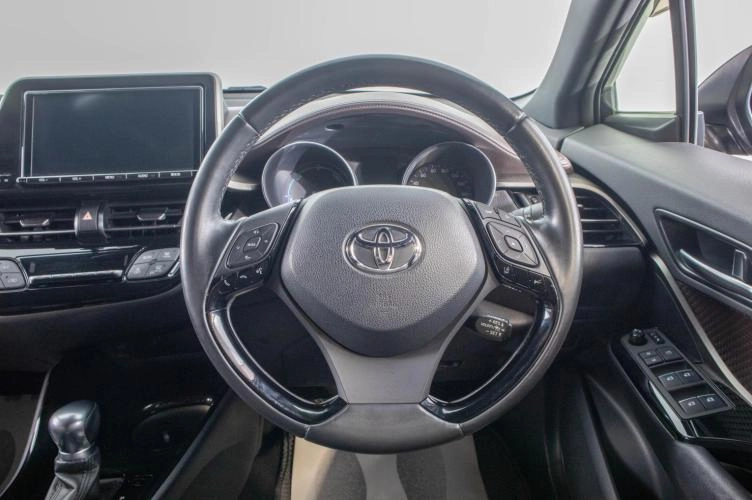 Toyota C-HR 15 из 28