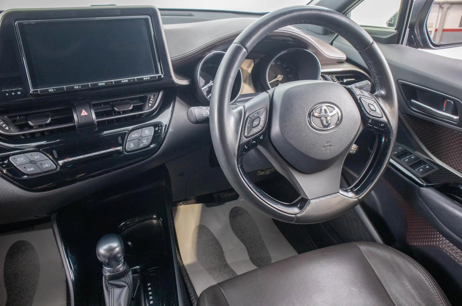 Toyota C-HR 18 из 28
