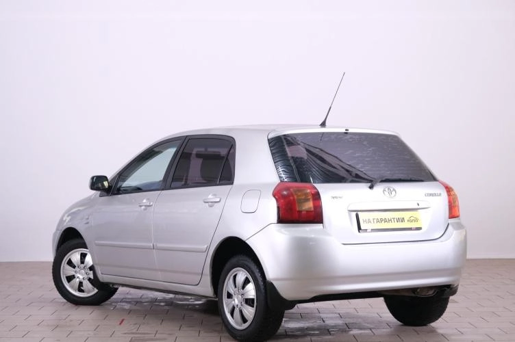 Toyota Corolla 4 из 5