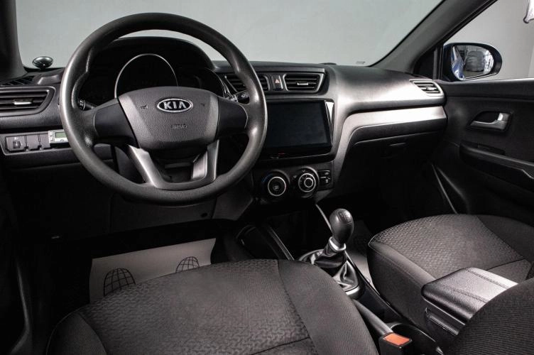 KIA Rio 11 из 16