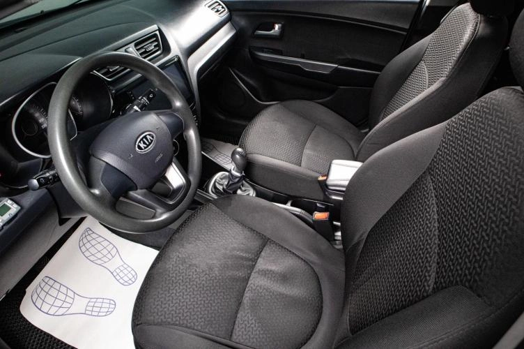 KIA Rio 8 из 16