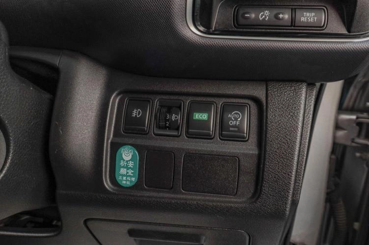 Nissan Serena 9 из 17