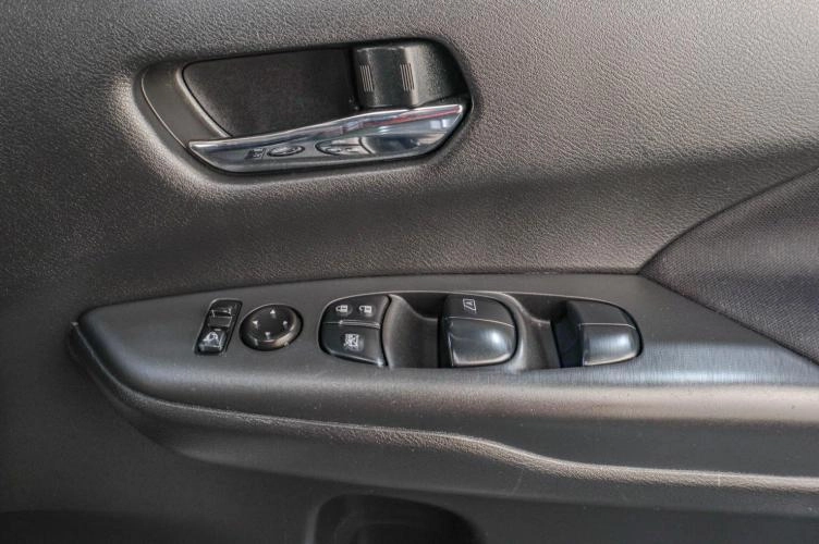 Nissan Serena 8 из 17