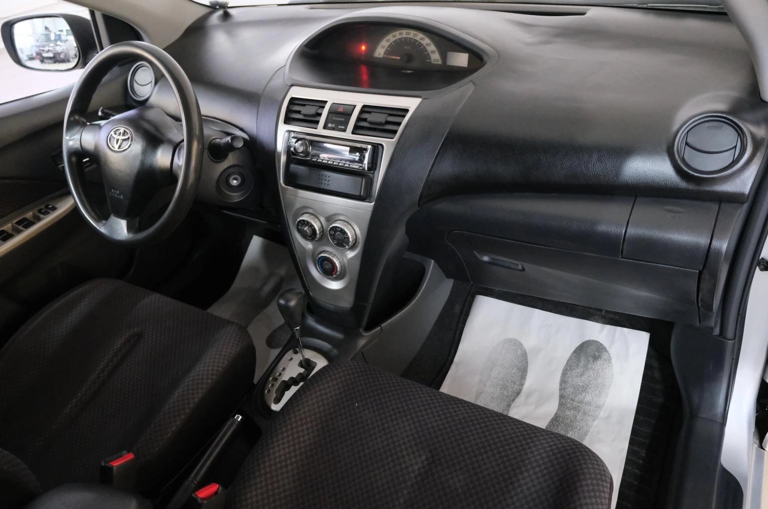 Toyota Yaris 17 из 21