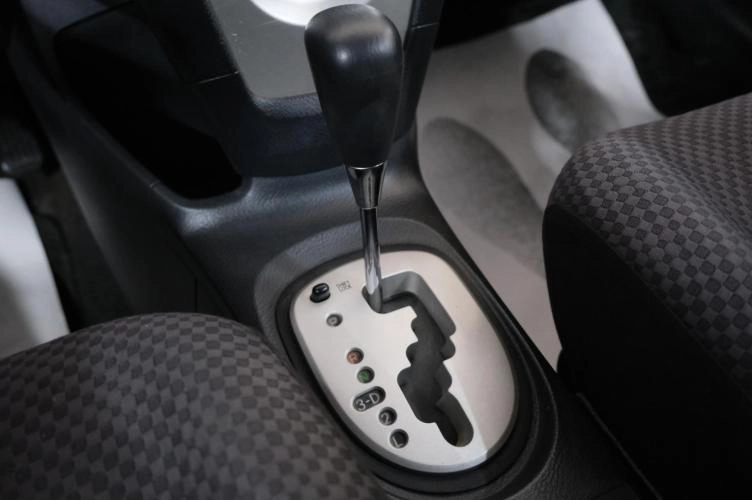 Toyota Yaris 15 из 21