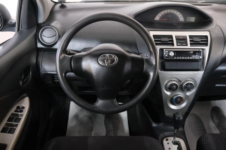 Toyota Yaris 11 из 21