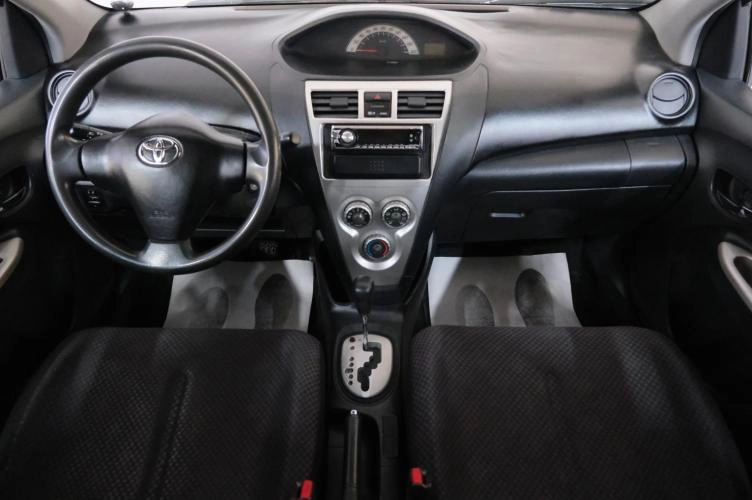 Toyota Yaris 12 из 21