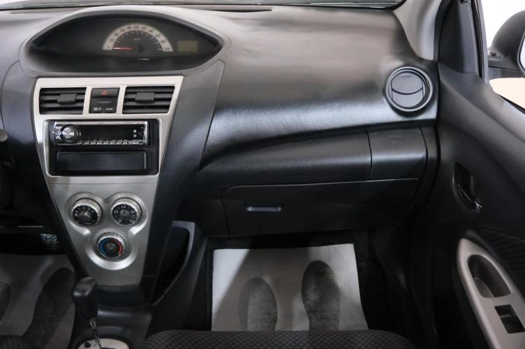 Toyota Yaris 16 из 21