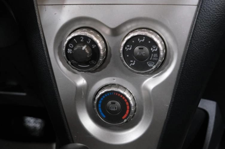 Toyota Yaris 14 из 21