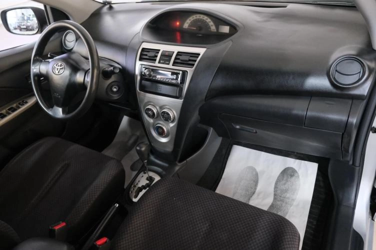 Toyota Yaris 17 из 21