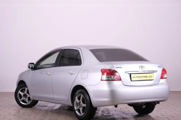 Toyota Yaris 4 из 5