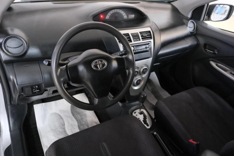 Toyota Yaris 10 из 21