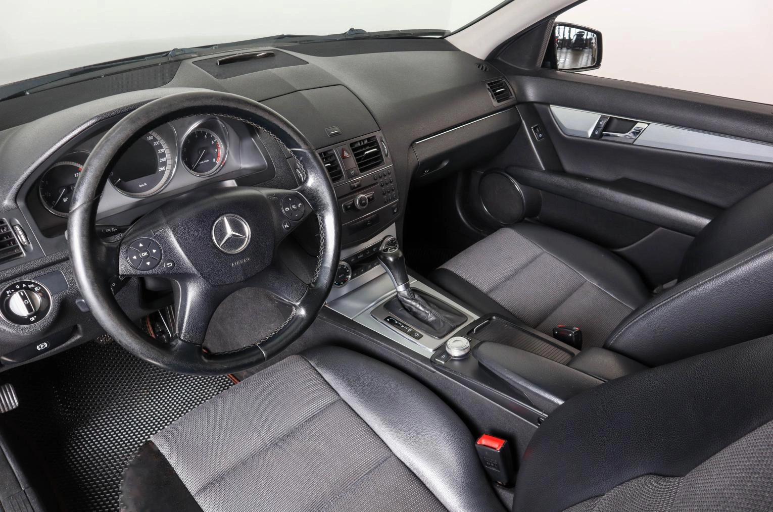 Mercedes-Benz C-класс 9 из 25