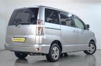 Toyota Voxy 6 из 14