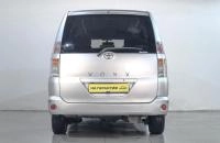 Toyota Voxy 5 из 14
