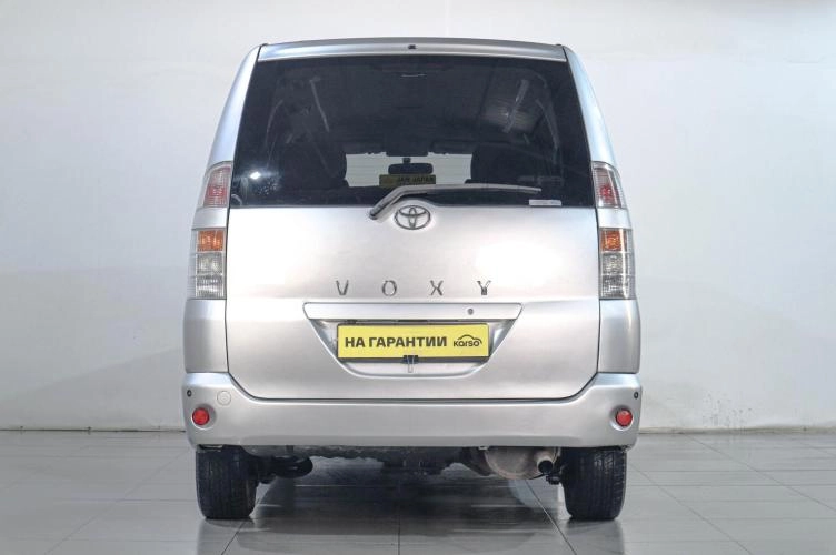 Toyota Voxy 5 из 5
