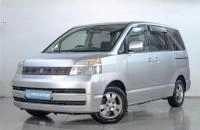 Toyota Voxy 3 из 14