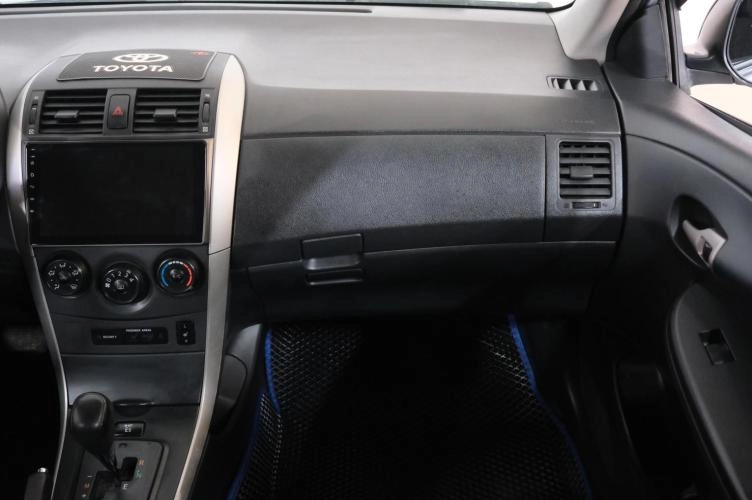 Toyota Corolla 15 из 19