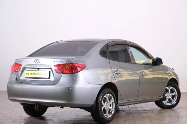Hyundai Elantra 6 из 6